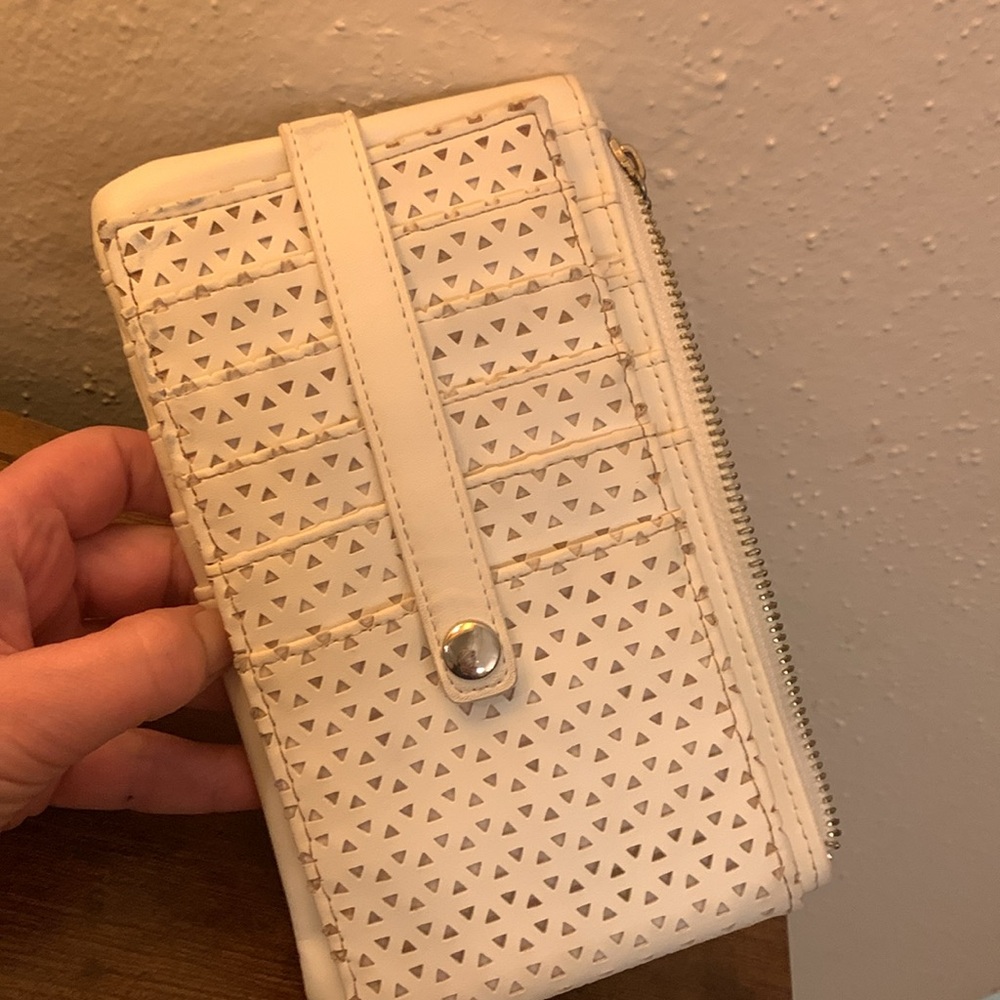 DISNEY WINNIE the POOH WHITE FAUX LEATHER PERFORATED CLUTCH WALLET - Picture 5 of 15